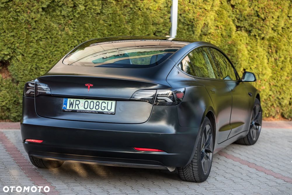 Tesla Model 3 - 10