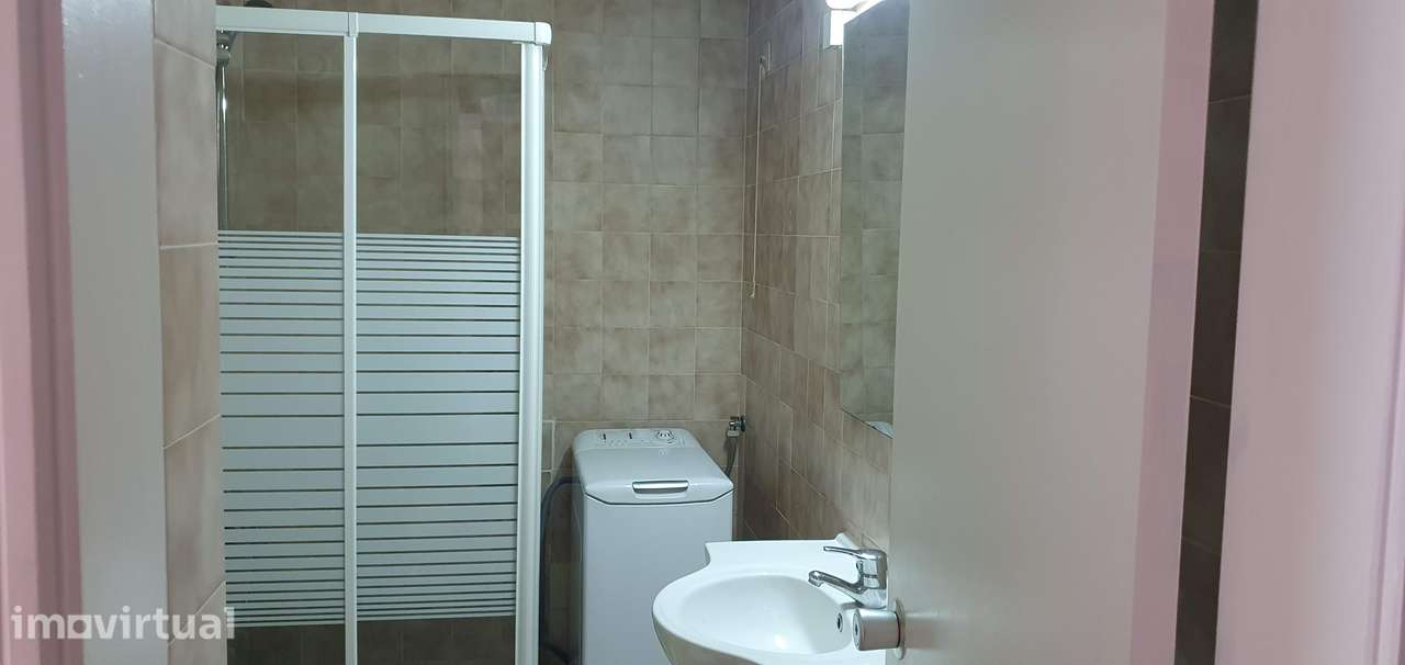 Apartamento T0 com piscina e varanda em Quarteira-Vilamoura - Grande imagem: 2/7