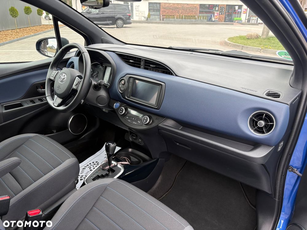 Toyota Yaris Hybrid 100 Selection Passion - 10