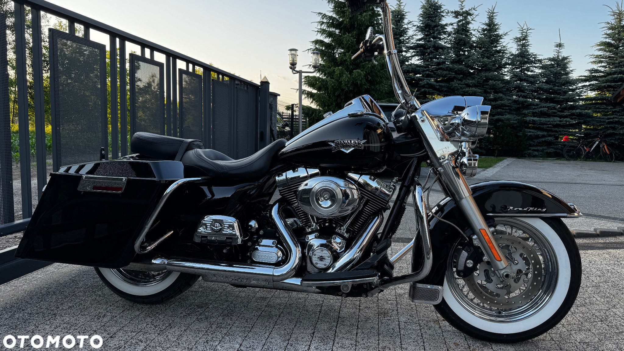 Harley-Davidson Touring Road King - 2