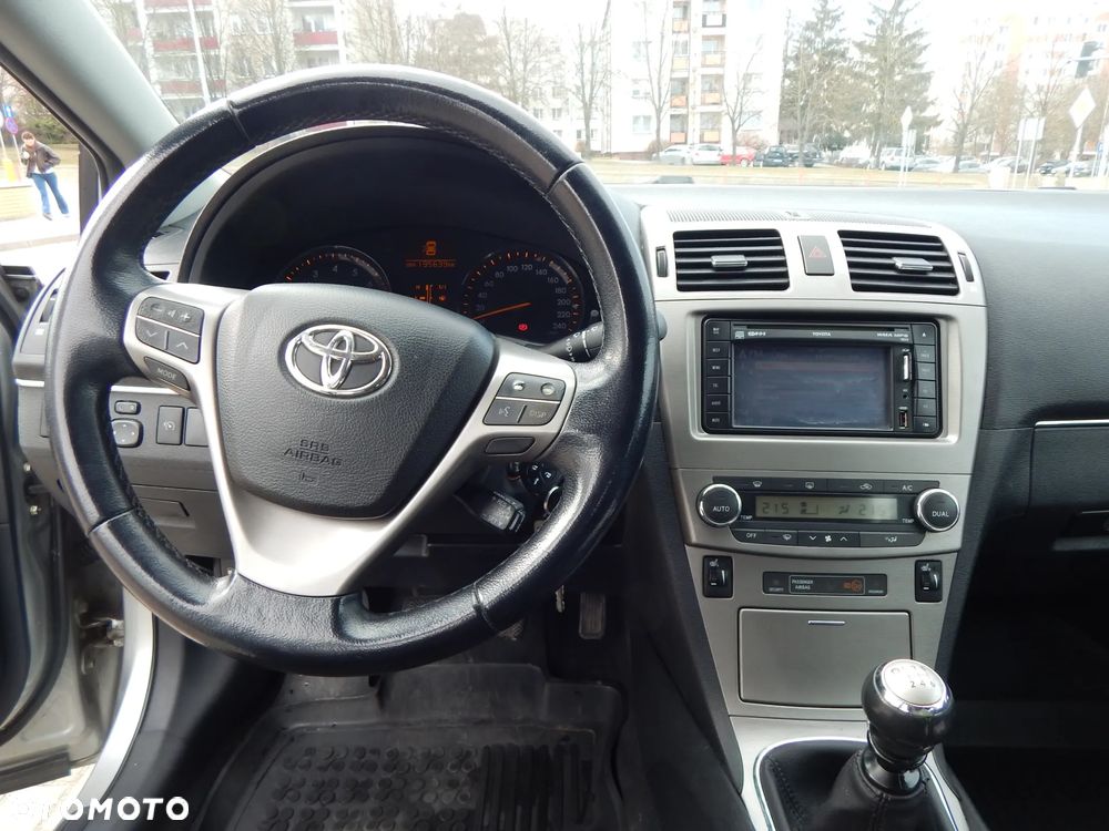 Toyota Avensis 1.8 Sol NAVI - 12