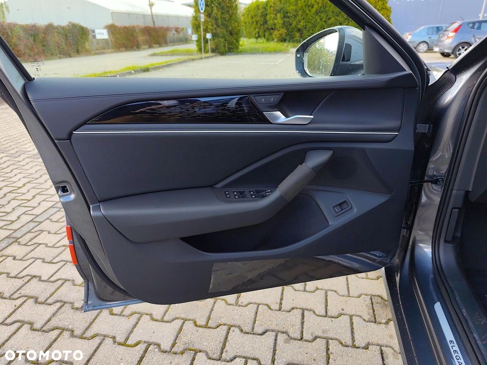Volkswagen Passat 2.0 TDI SCR 4Mot Elegance DSG - 10