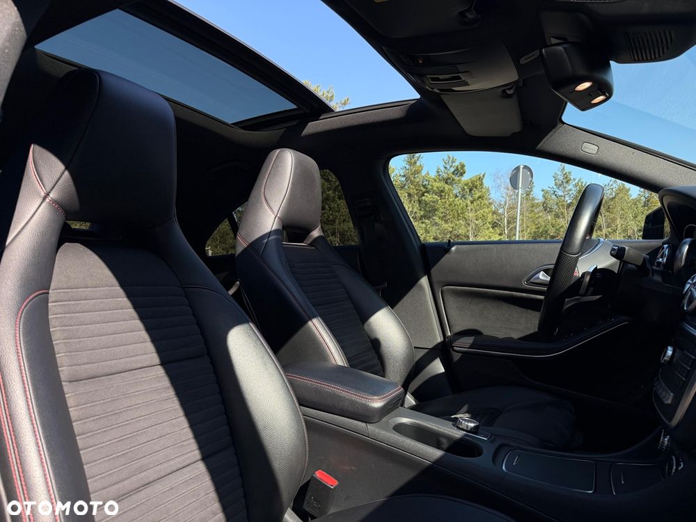 Mercedes-Benz CLA 220 4-Matic AMG Line - 26