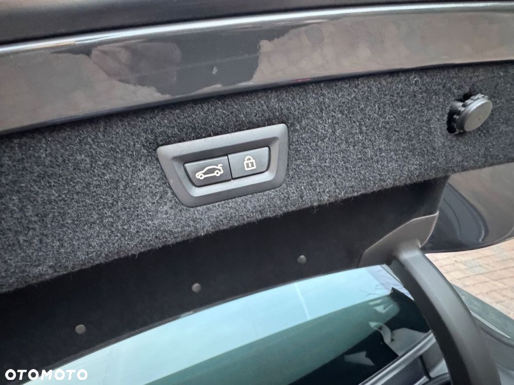 BMW Seria 8 - 33