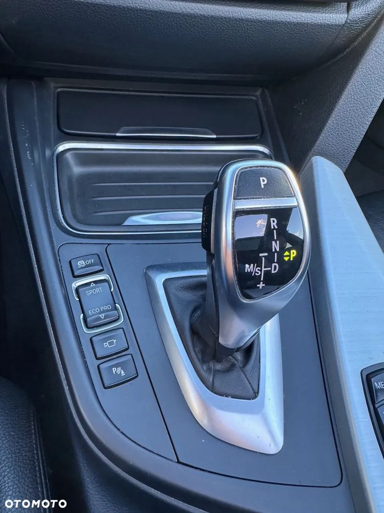 BMW Seria 3 330d M Sport - 16