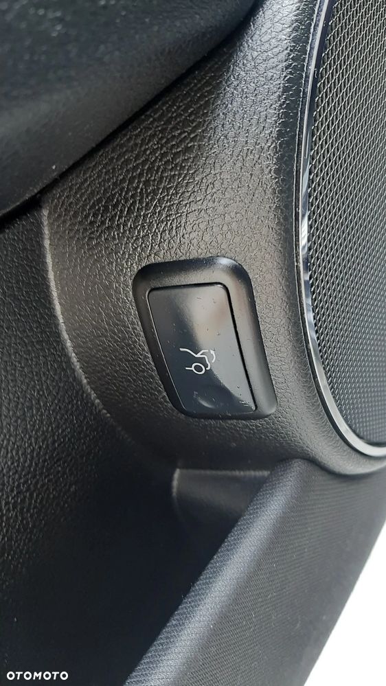 Mercedes-Benz Klasa C 180 CGI BlueEFFICIENCY Avantgarde - 34