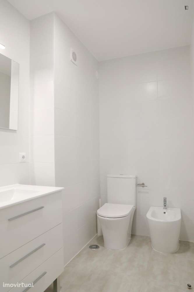 Quarto - localizado em Benfica Lisbon - Grande imagem: 4/14