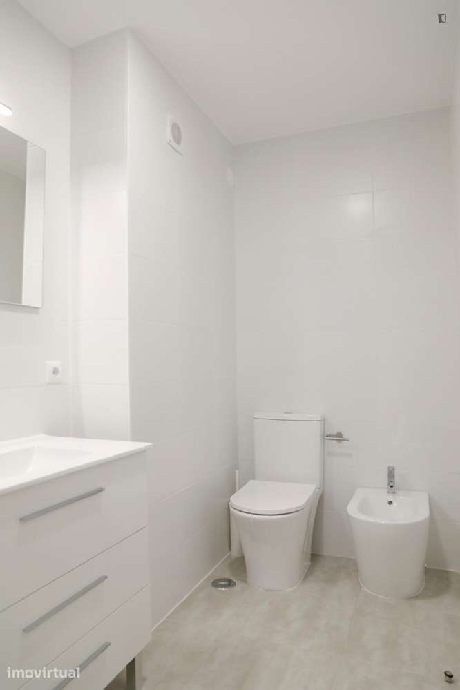 Quarto - localizado em Benfica Lisbon - Grande imagem: 4/14