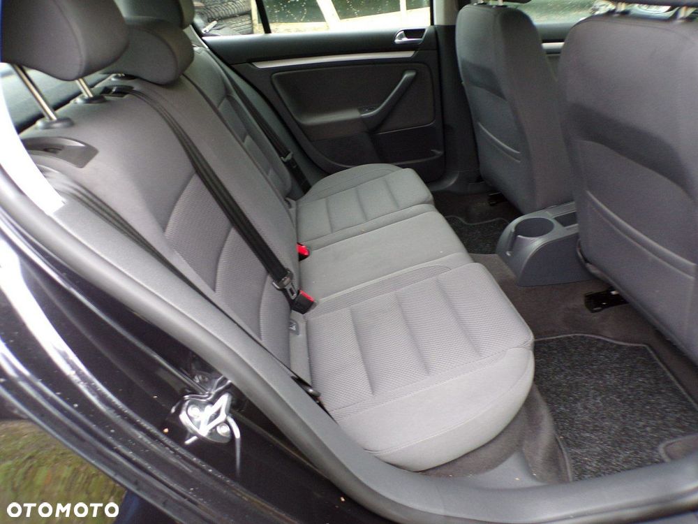 Volkswagen Golf - 22