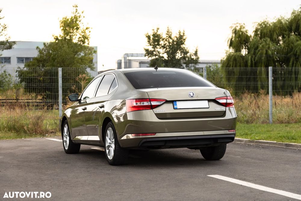 Skoda Superb 2.0 TDI DSG Ambition - 6