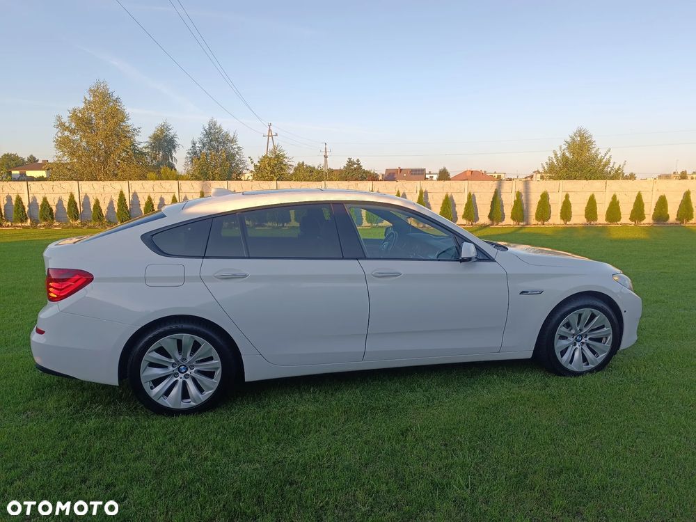 BMW Seria 5 550i - 2