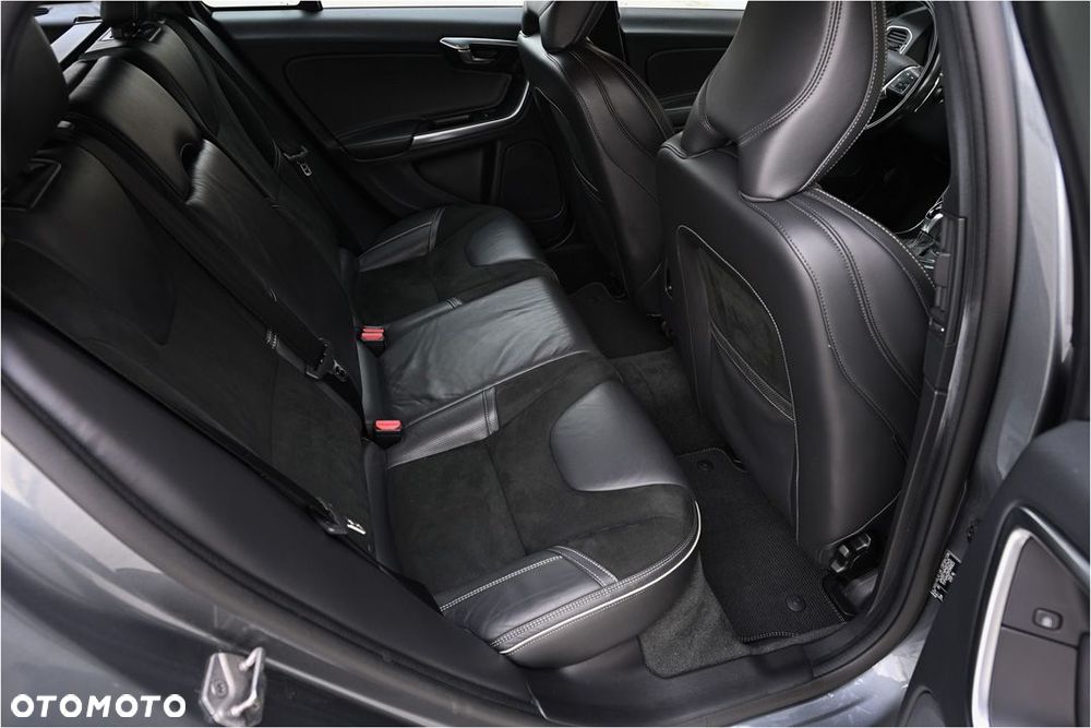Volvo V60 D5 Geartronic RDesign - 17
