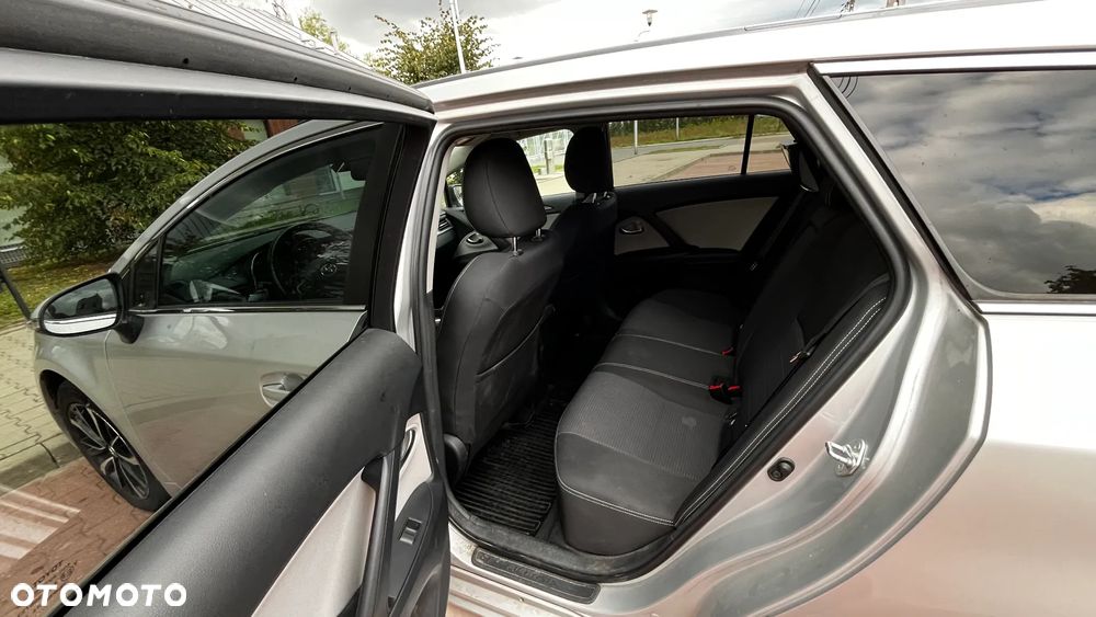 Toyota Avensis 2.0 D-4D Premium - 13