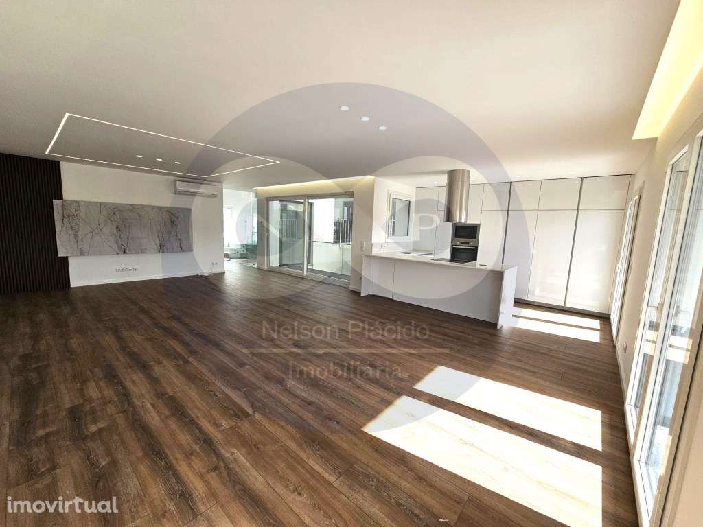 Moradia em banda T4 com Piscina Aquecida - Caneças, Odivelas, a 15 ... - Grande imagem: 4/25