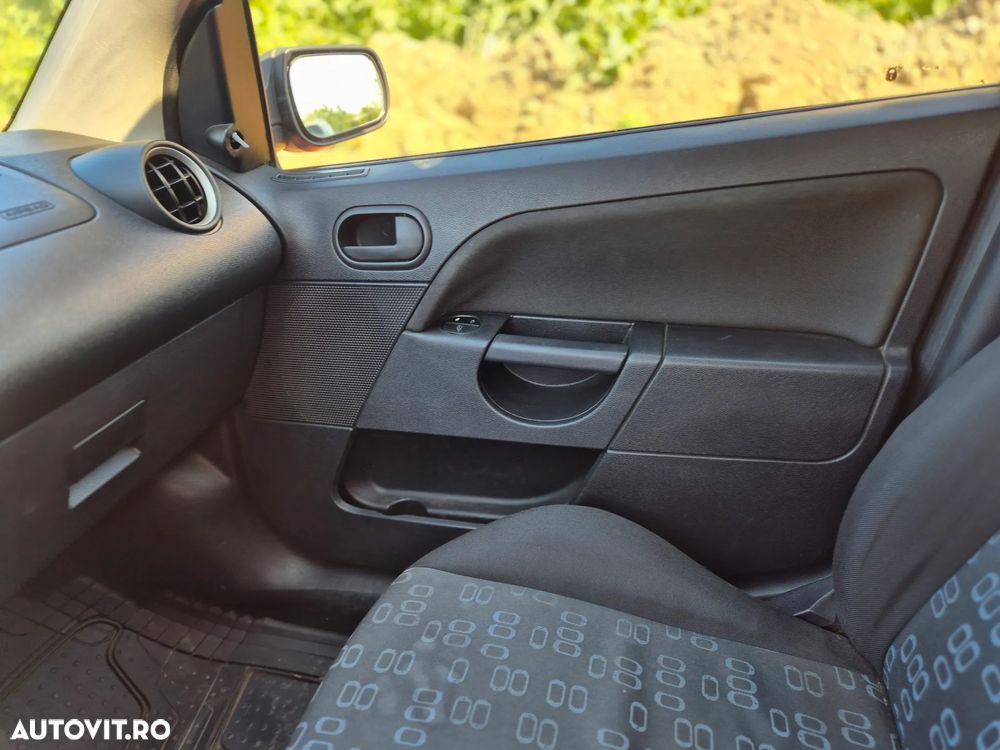 Ford Fiesta 1.3i Ambiente - 9