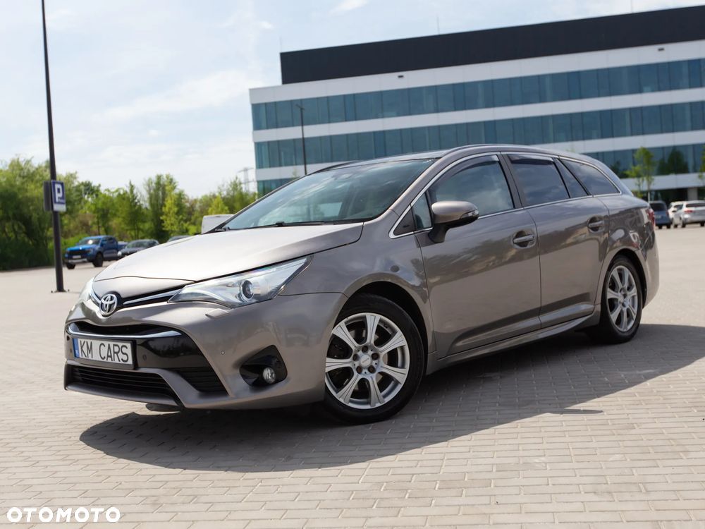 Toyota Avensis 2.0 D-4D Premium - 2