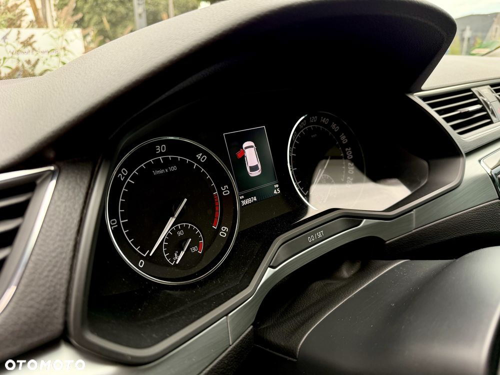 Skoda Superb 2.0 TDI Ambition - 26