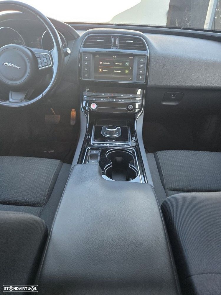 Jaguar XE 2.0 D Pure Aut. - 10
