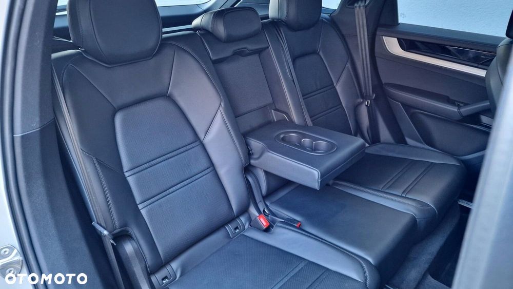 Porsche Cayenne - 35