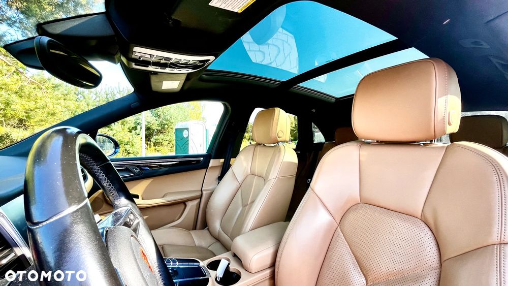 Porsche Macan - 24