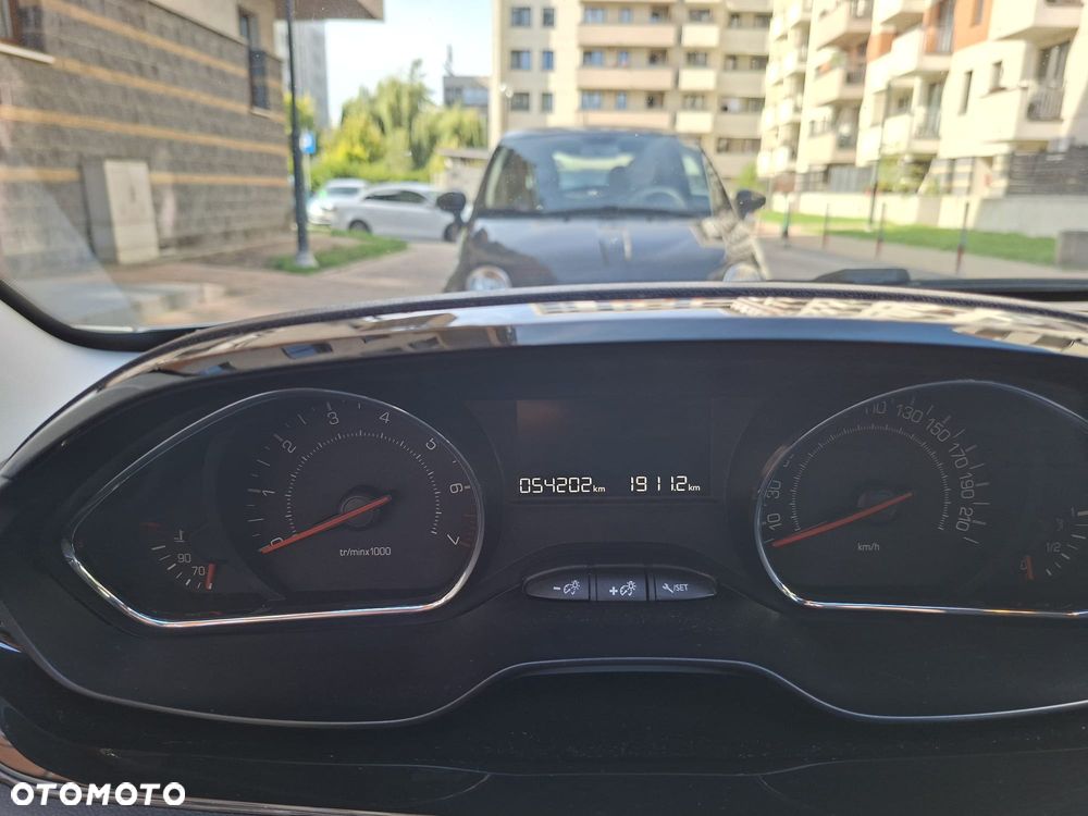 Peugeot 208 - 9