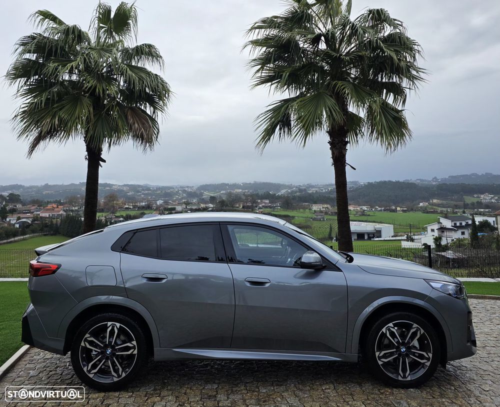 BMW iX2 eDrive20 Pack Desportivo M - 11