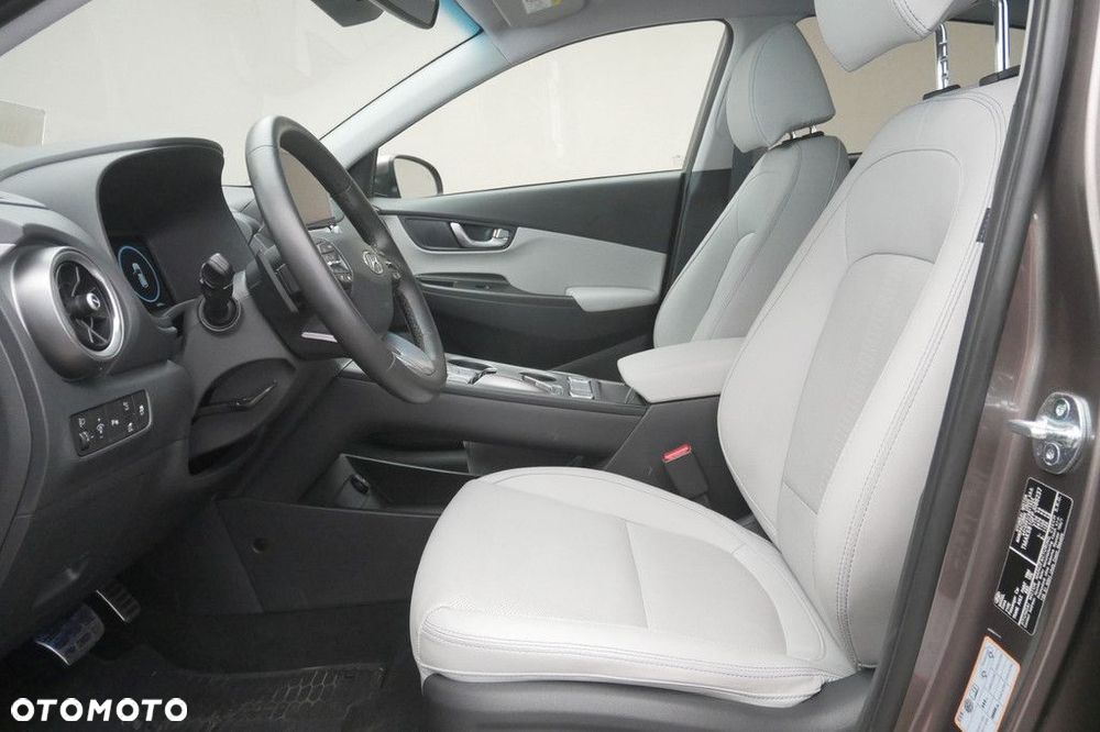 Hyundai Kona 64kWh Executive - 12