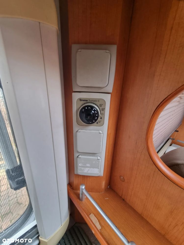 Mercedes-Benz 316 - 16