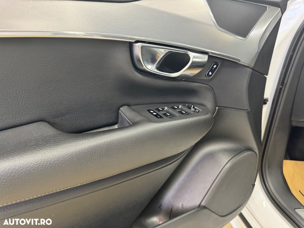 Volvo XC 90 T8 AWD Twin Engine Geartronic Momentum - 28