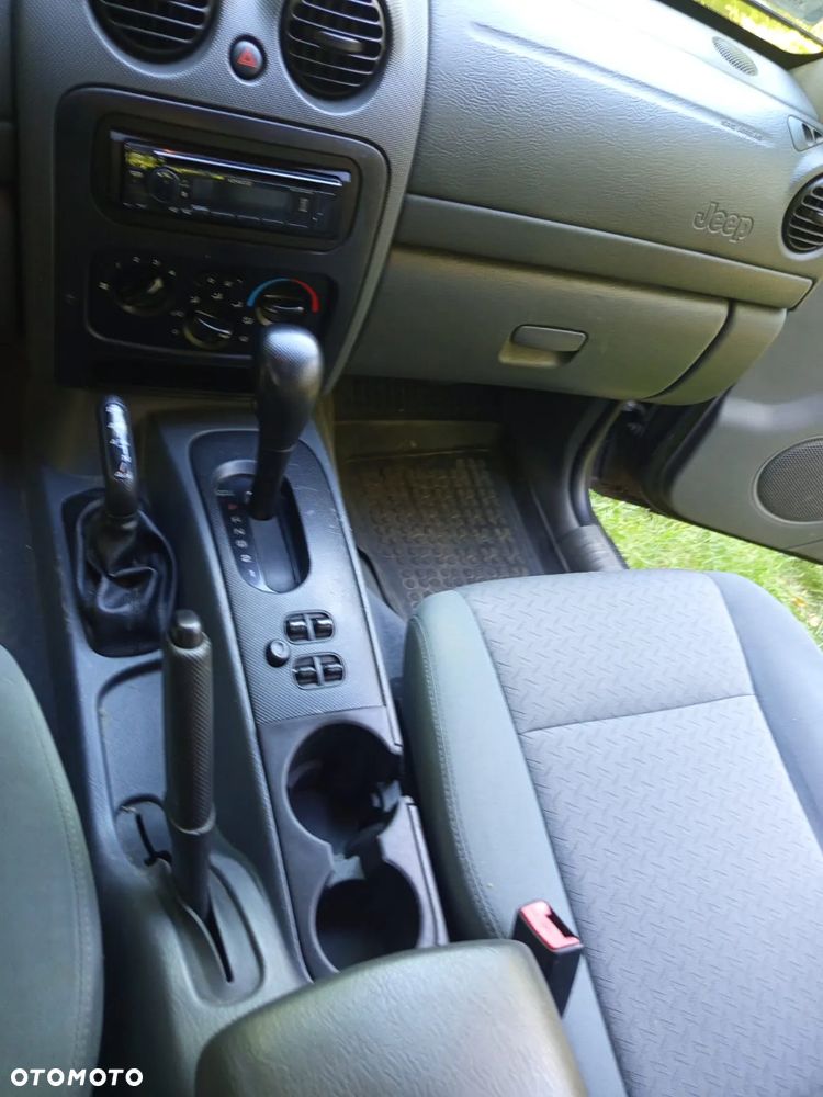 Jeep Cherokee - 16