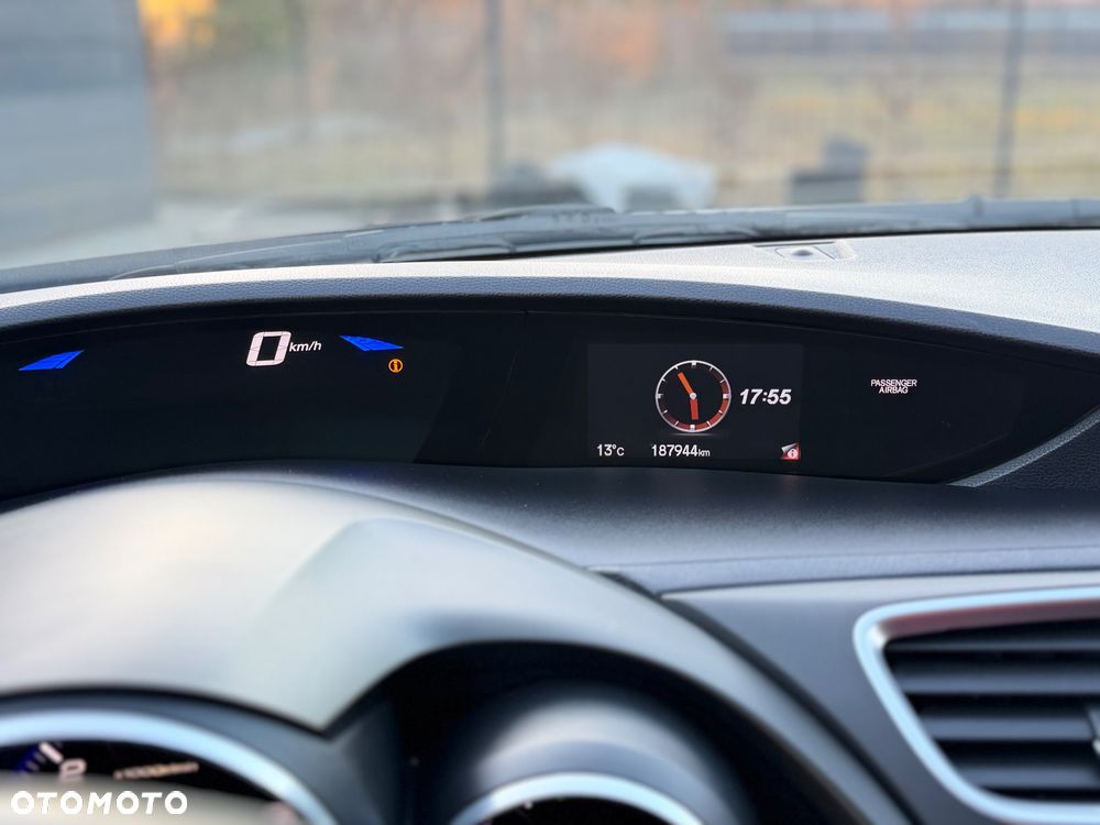 Honda Civic 1.6 i-DTEC Executive Black Edition - 23