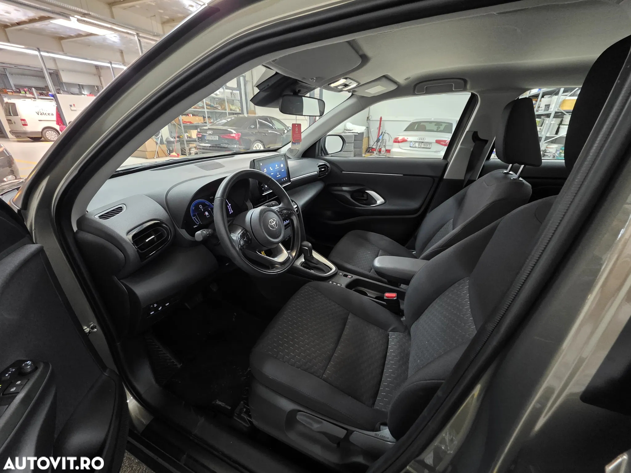 Toyota Yaris Cross 1.5 VVT-i HSD 116 4x2 HEV Business - 8