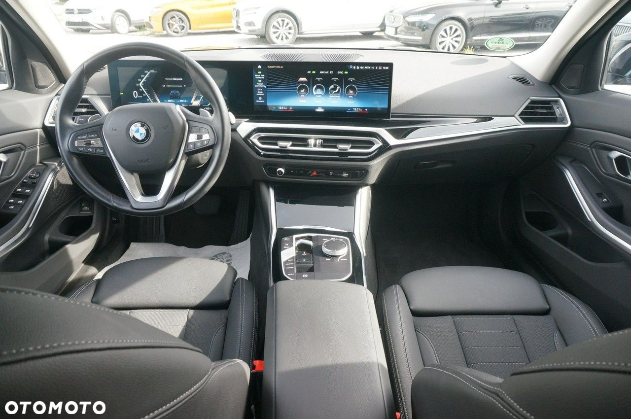 BMW Seria 3 320i - 9