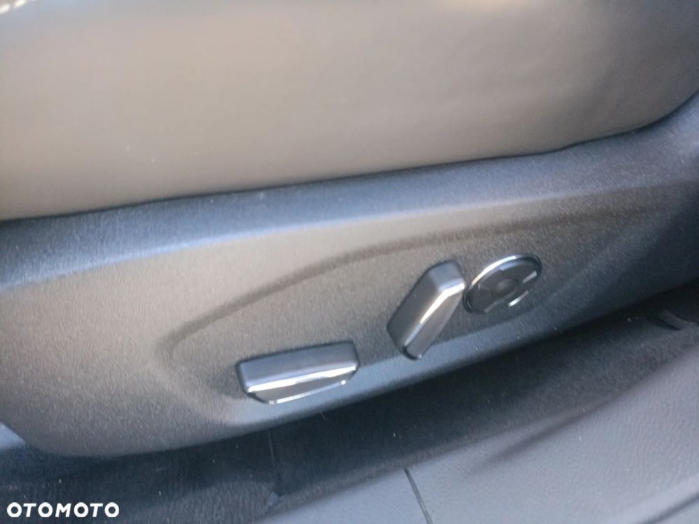 Ford Mondeo 2.0 Hybrid CVT VIGNALE - 26