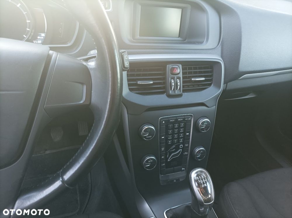 Volvo V40 D2 - 11