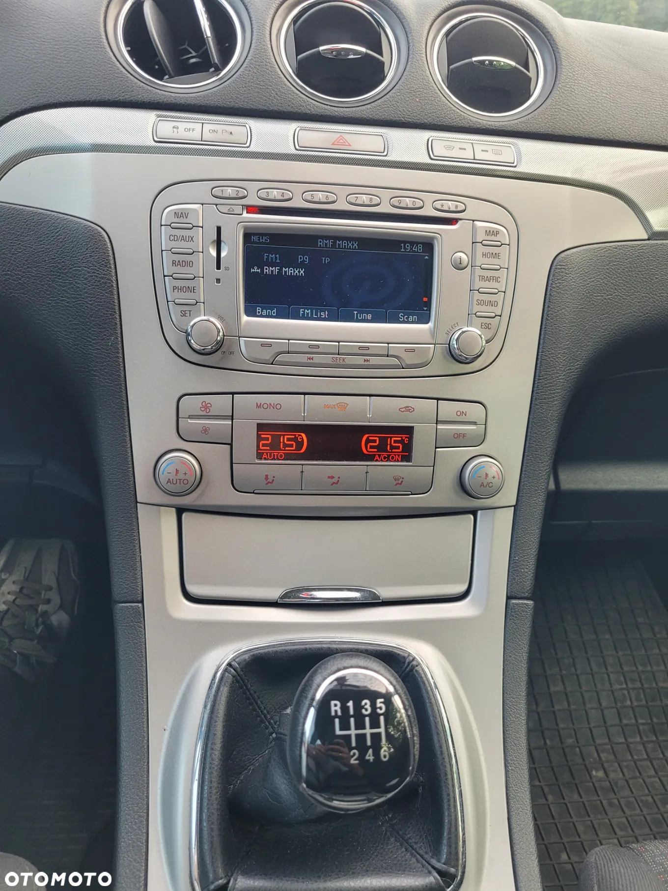 Ford S-Max - 13