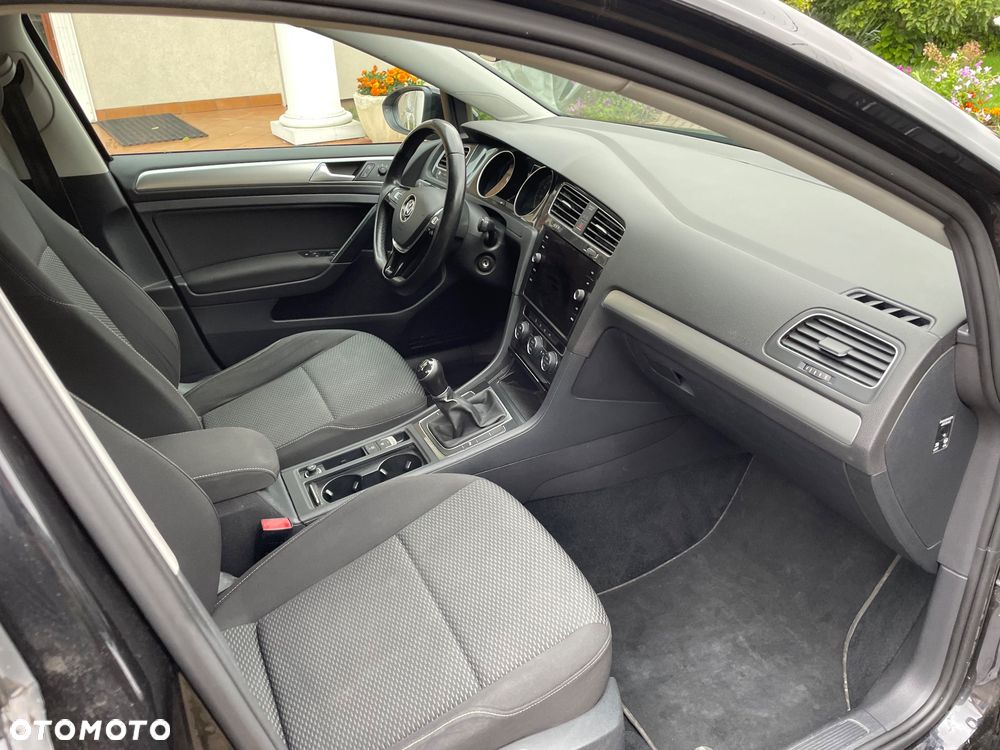 Volkswagen Golf - 23