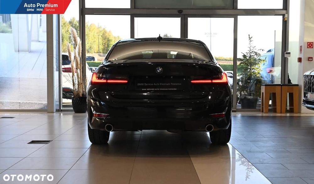 BMW Seria 3 320d xDrive Luxury Line - 17