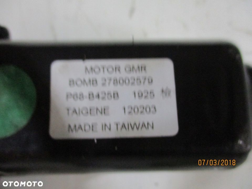 CAN AM SPYDER RT 1000 SILNICZEK PODNOSZENIA SZYBY - 2