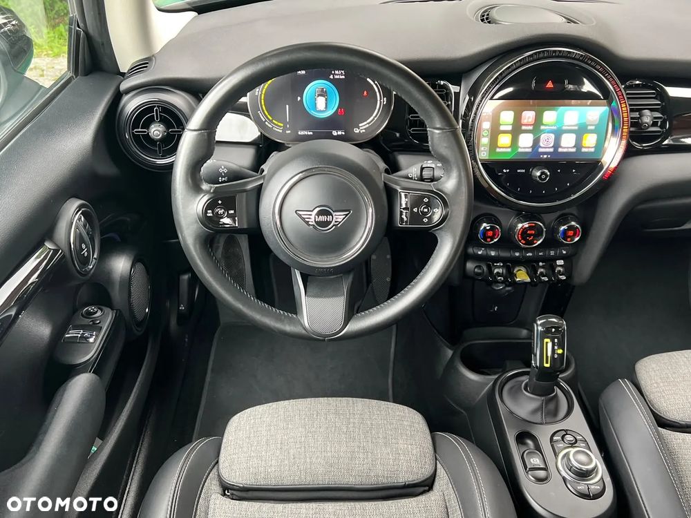 MINI Cooper SE Classic Trim - 16