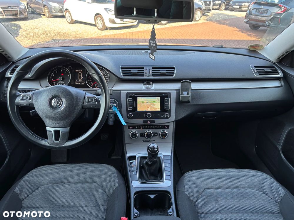 Volkswagen Passat - 20