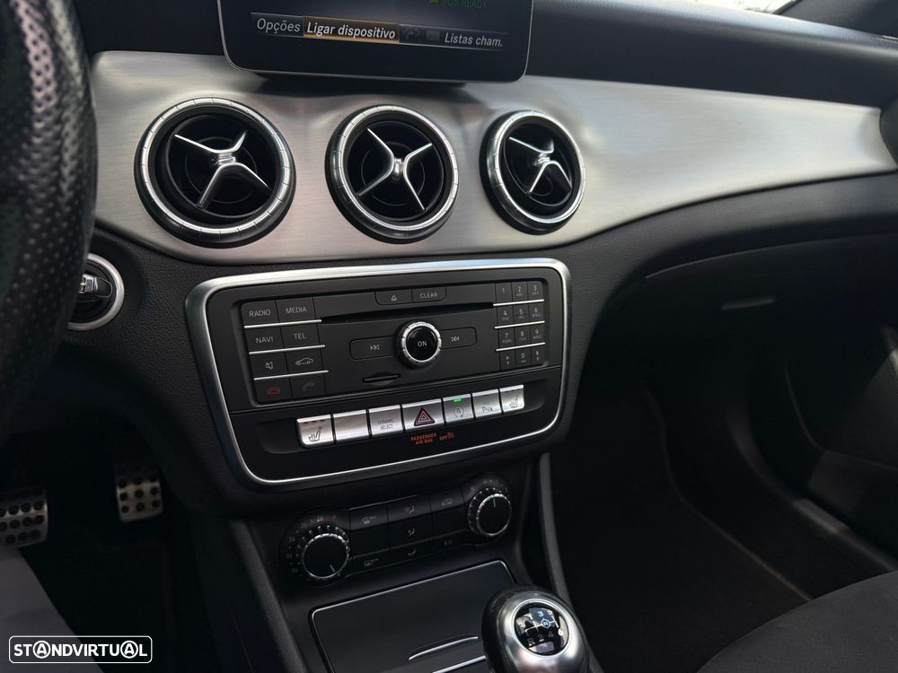 Mercedes-Benz CLA 180 d Shooting Brake AMG Line - 14
