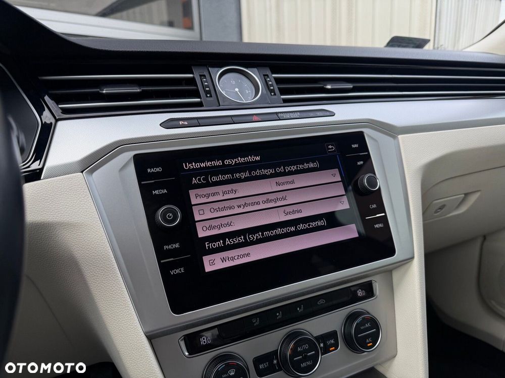 Volkswagen Passat 2.0 TDI SCR Comfortline - 23