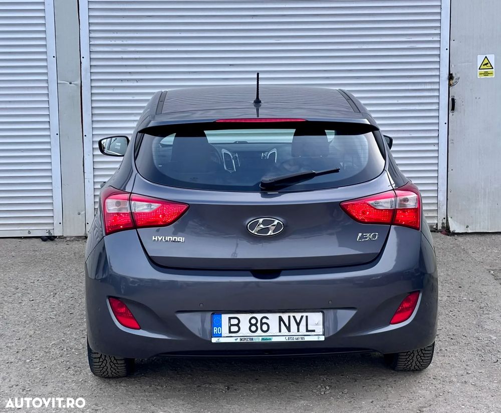 Hyundai i30 blue 1.4 Trend - 12