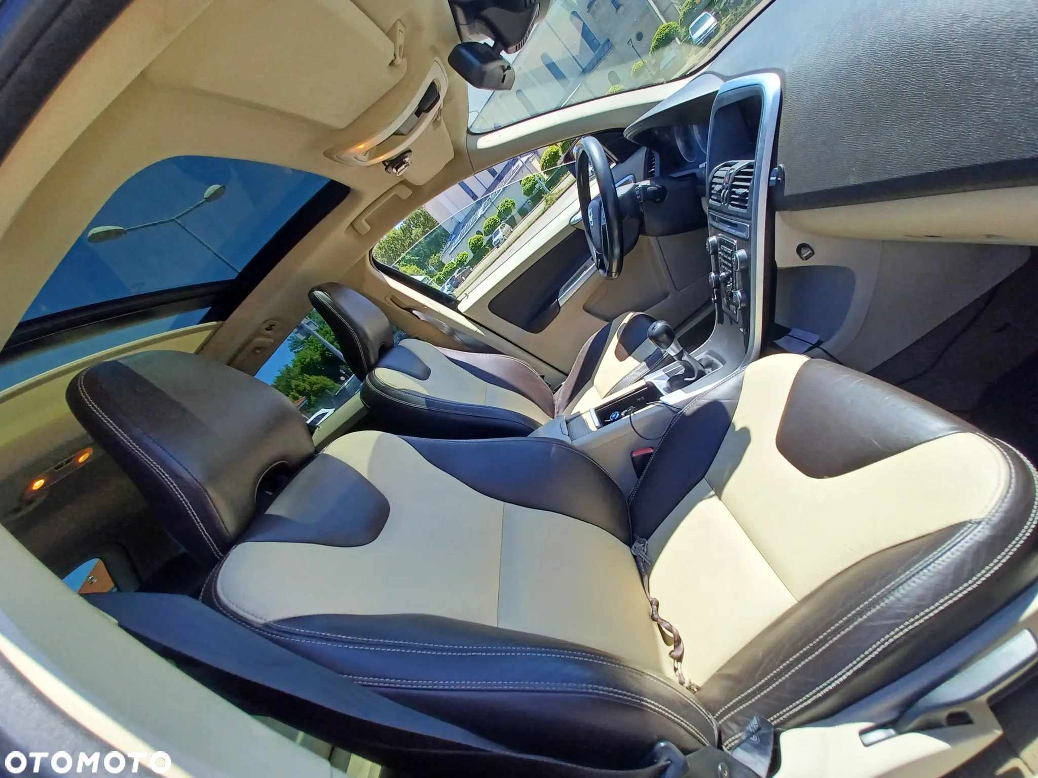 Volvo XC 60 D3 Momentum - 24
