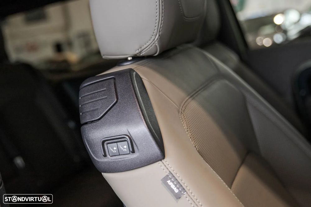 Land Rover Defender 3.0 I6 90 AWD X-Dynamic S - 25