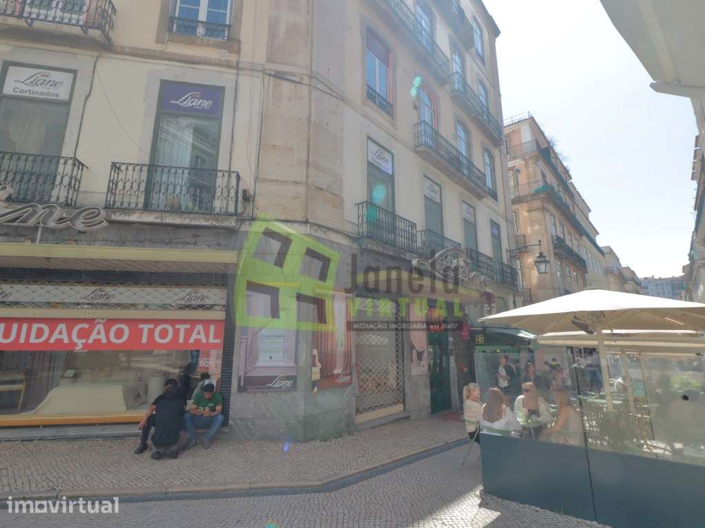 Prédio de Gaveto com Elevada Visibilidade no Coração de Lisboa - Grande imagem: 2/14