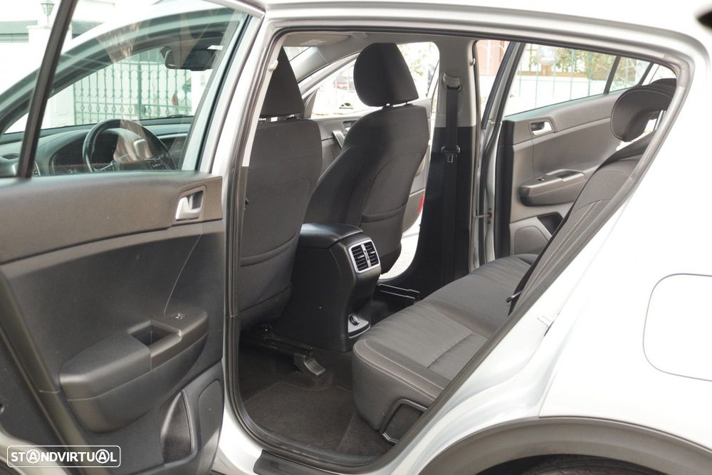 Kia Sportage 1.6 CRDi ISG MHEV Urban - 24