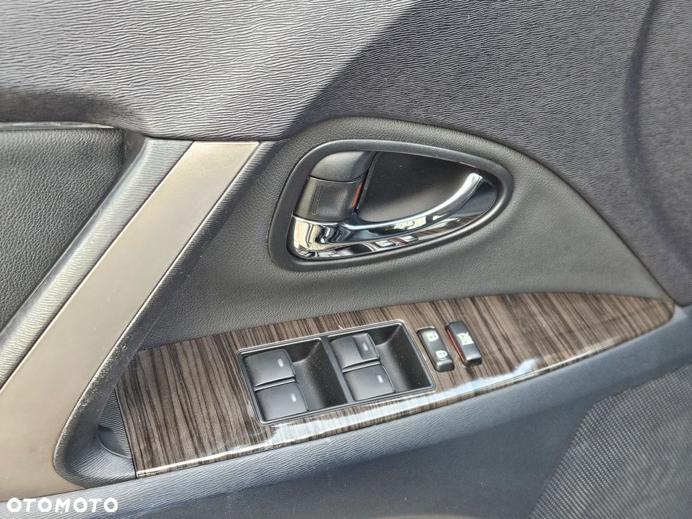 Toyota Avensis 1.8 Premium - 14