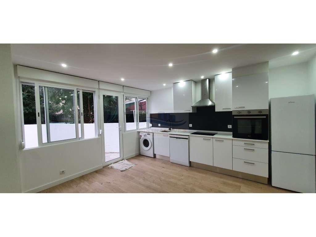 Fantástico T1+2 totalmente remodelado 1. andar com um quintal/terra... - Grande imagem: 2/19